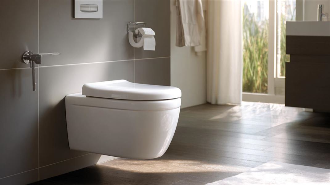 Væghængt toilet med cisterne - en moderne løsning til dit badeværelse